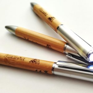 Exp 30Caneta Bambu C/ Lanterna Madeira